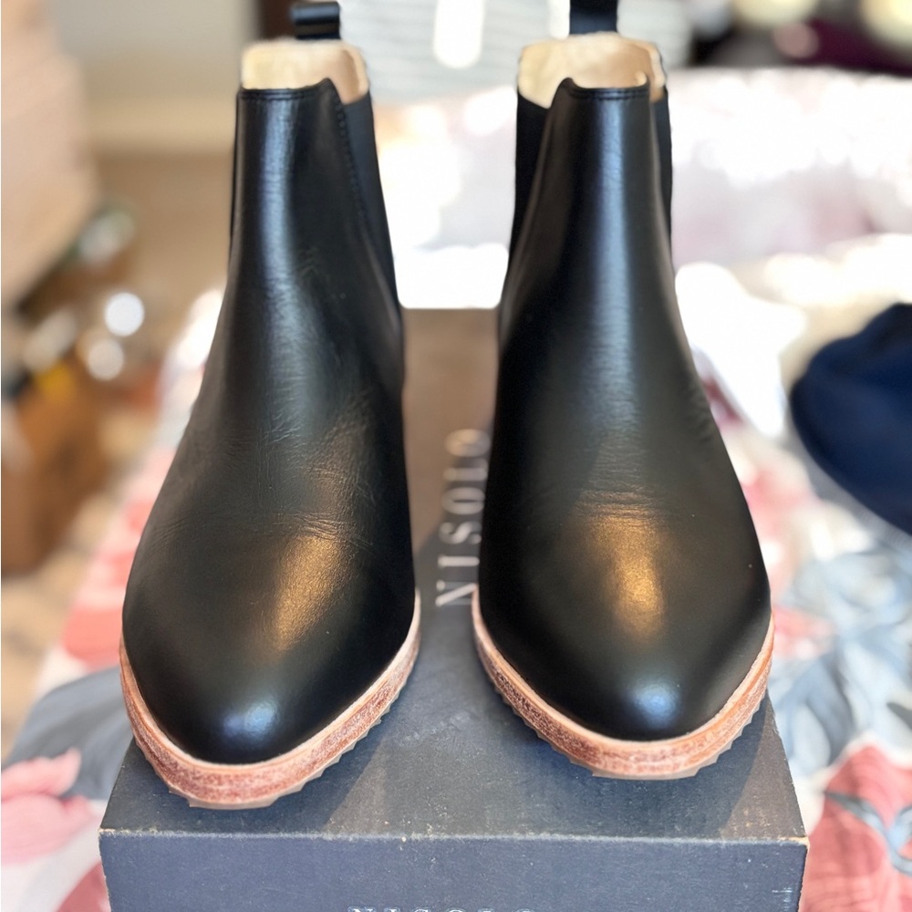 Nisolo Everyday Women’s Chelsea Boots, size 6.5